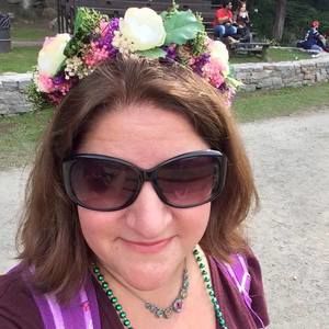 Meet your Posher, Deedee